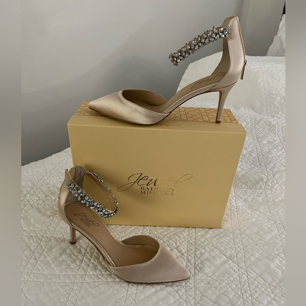 Jewel Badgley Mischka Raleigh heals Sz 8 1/2